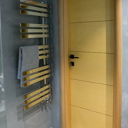 Modern Est.6 Tessalónica